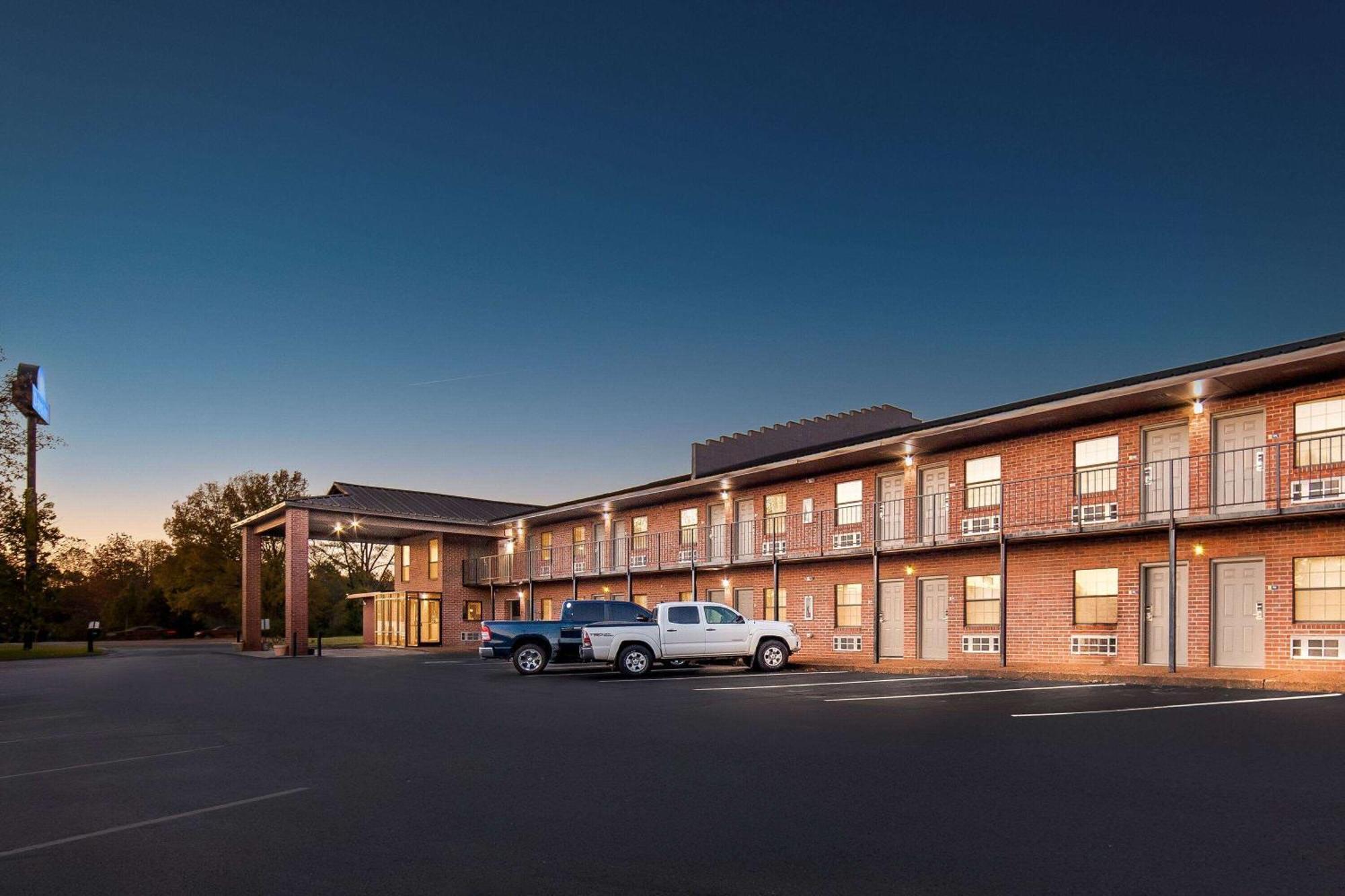 Days Inn By Wyndham Brownsville Kültér fotó